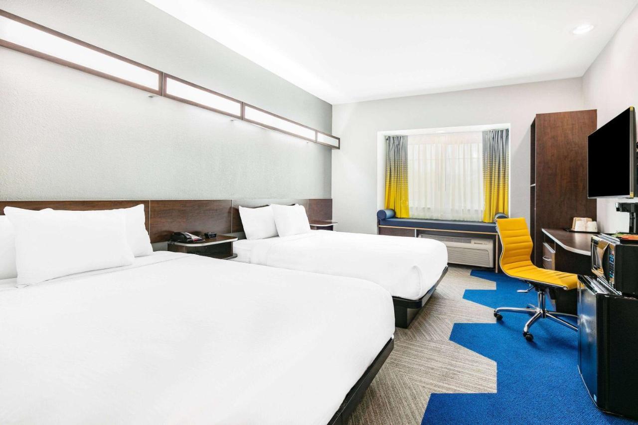 Microtel Inn & Suites By Wyndham Austin Airport Exteriér fotografie