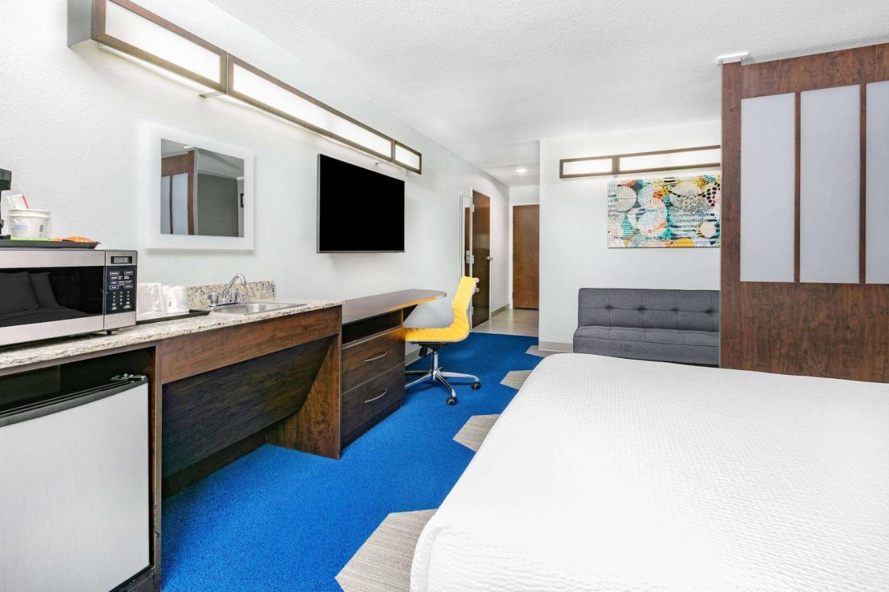 Microtel Inn & Suites By Wyndham Austin Airport Exteriér fotografie