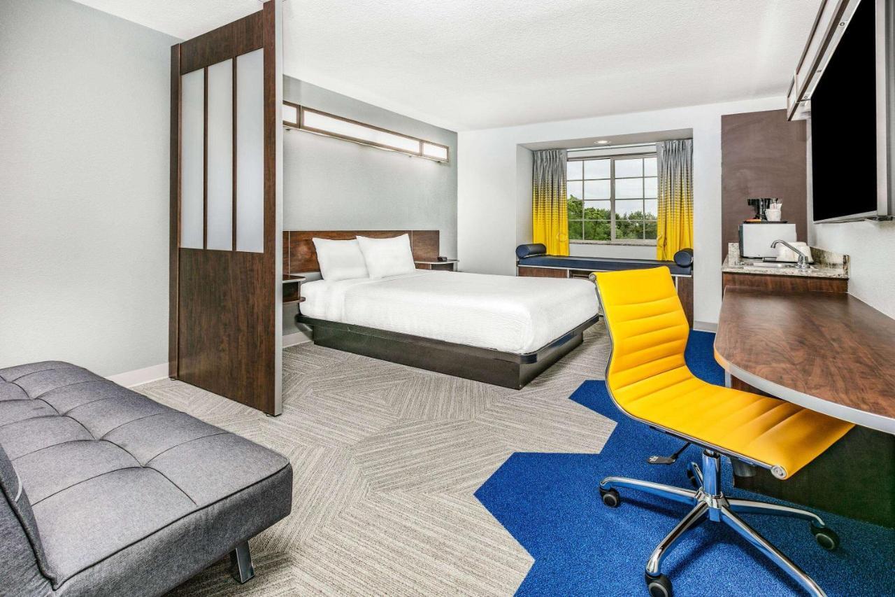 Microtel Inn & Suites By Wyndham Austin Airport Exteriér fotografie