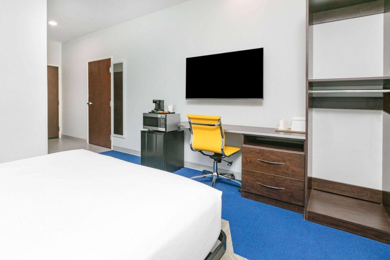 Microtel Inn & Suites By Wyndham Austin Airport Exteriér fotografie