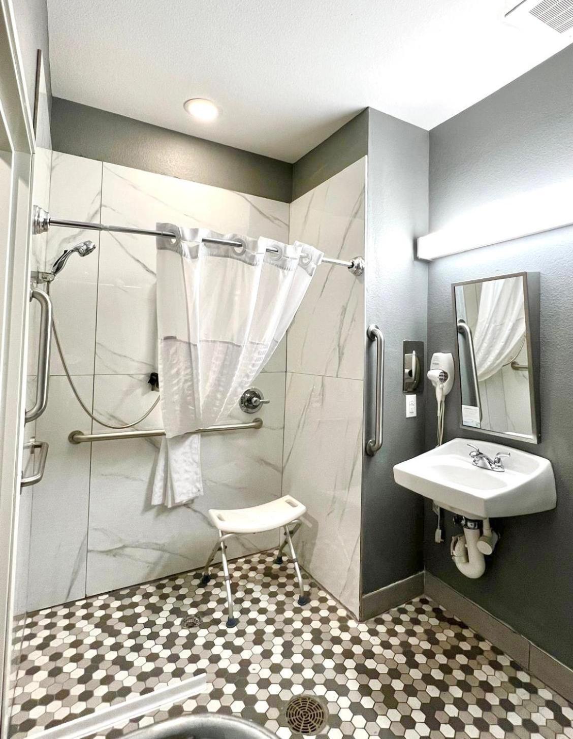 Microtel Inn & Suites By Wyndham Austin Airport Exteriér fotografie